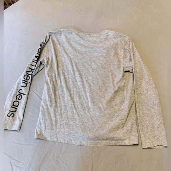 Calvin Klein Heather Gray Logo Long Sleeve, boys 10/12 - Picture 2 of 3